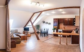 Podkrovní apartmán s výhledem na náměstí