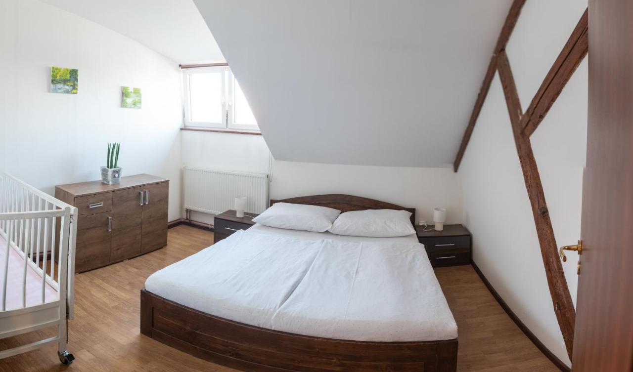 Podkrovní apartmán s výhledem na náměstí Lomnice nad Lužnicí Exteriér fotografie