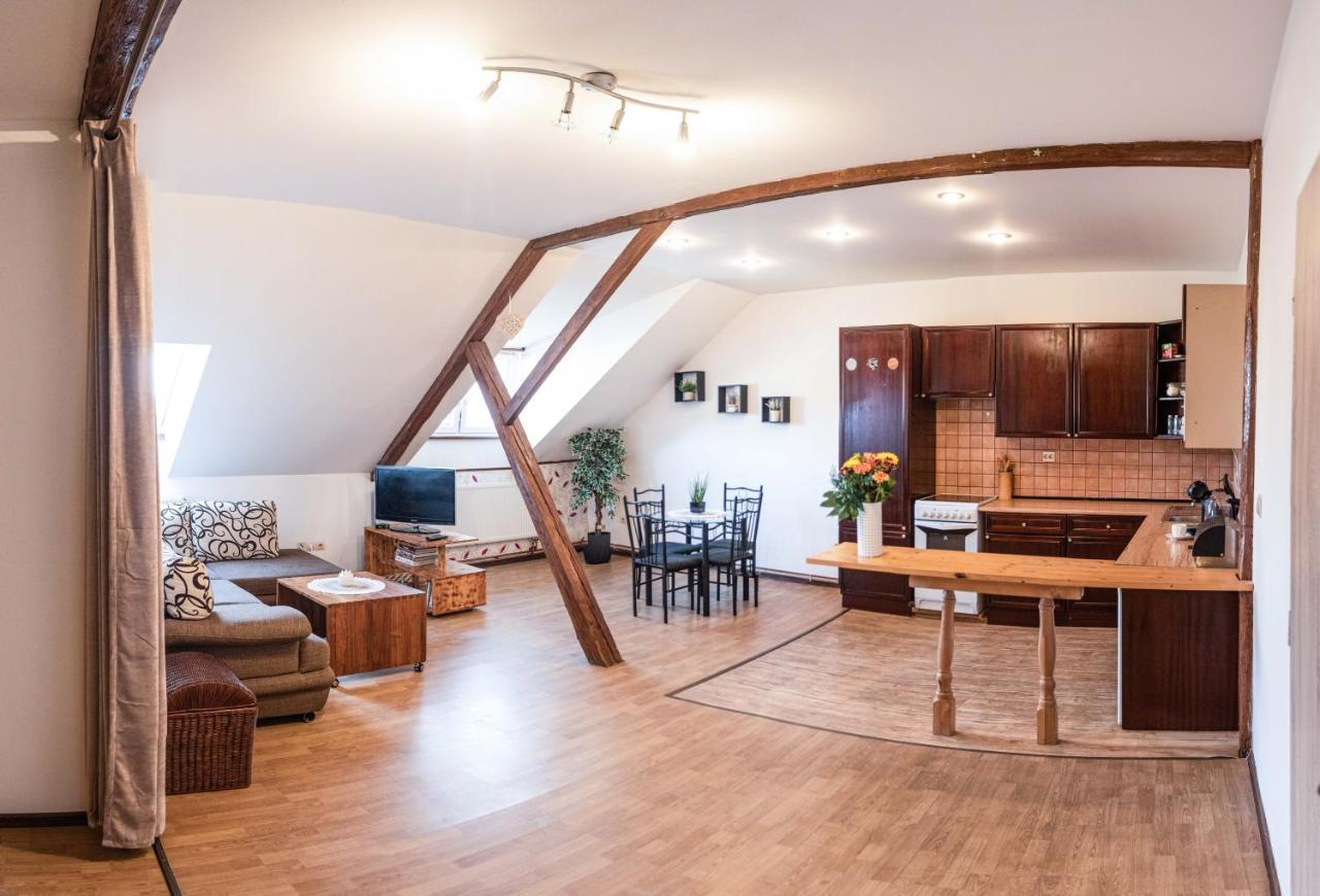 Podkrovní apartmán s výhledem na náměstí Lomnice nad Lužnicí Exteriér fotografie