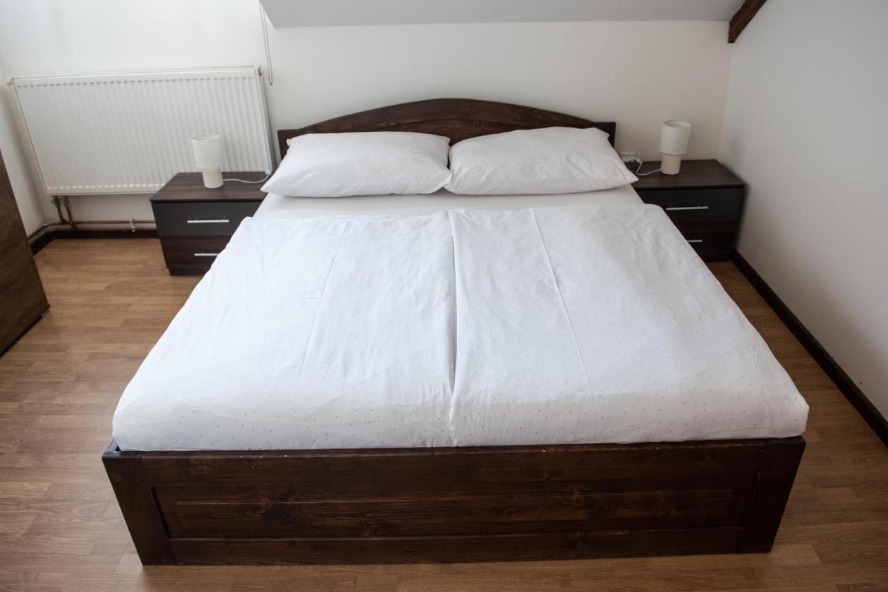 Podkrovní apartmán s výhledem na náměstí Lomnice nad Lužnicí Exteriér fotografie